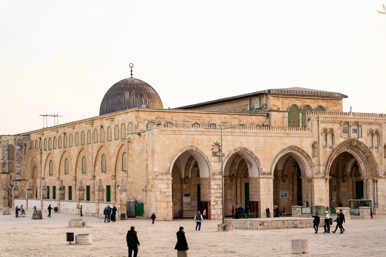 Halaman Masjid Al-Aqsa